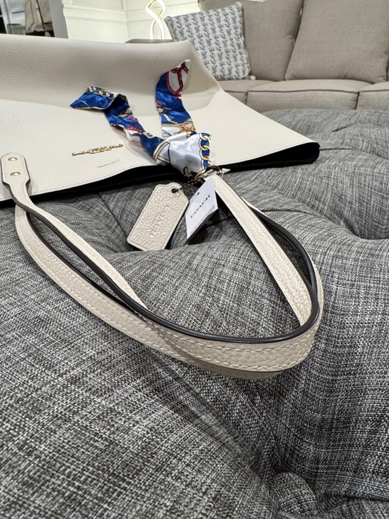 Coach Large Town Tote Chalk Pebbled Leather Off White Tote - Picture 16 of 17